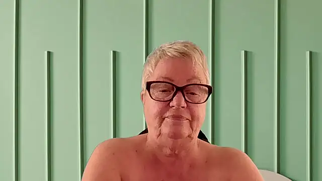 GrannyChrissy68 online show from 03-17-26, 10:24