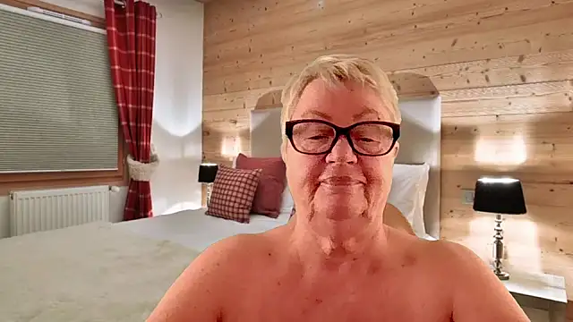 GrannyChrissy68 online show from 03-31-26, 01:33
