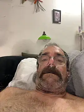 Snapshot of Trainee2Bpeed chatting on 10-29-25, 10:39 Trainee2Bpeed online show from 10-29-25, 10:39