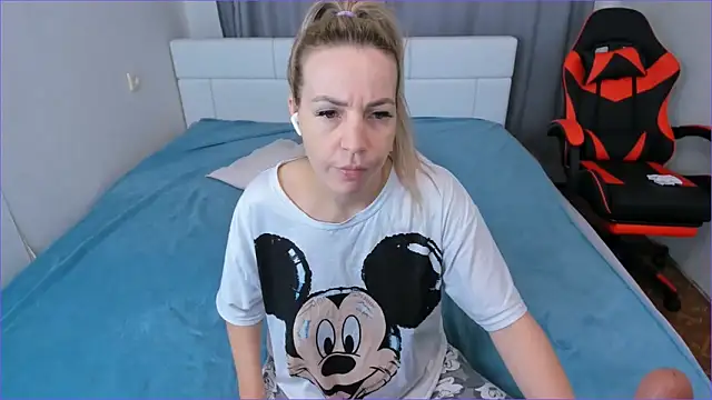 Snapshot of DreamGirl225 chatting on 10-22-25, 07:30 DreamGirl225 online show from 10-22-25, 07:30