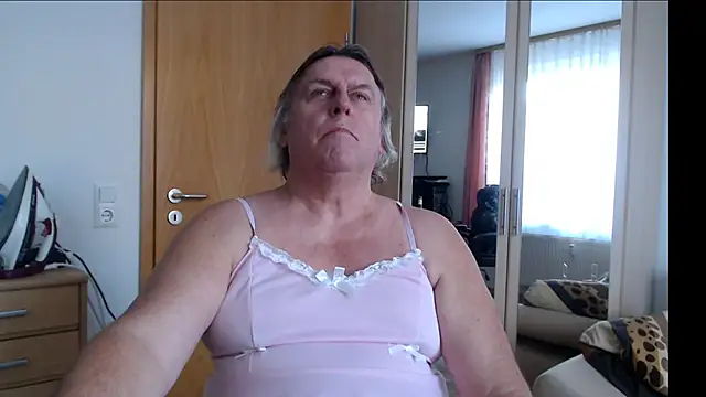 Snapshot of Sissygera chatting on 12-20-24, 01:54 Sissygera online show from 12-20-24, 01:54