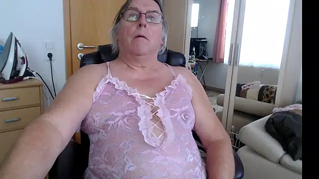 Snapshot of Sissygera chatting on 01-09-25, 02:29 Sissygera online show from 01-09-25, 02:29