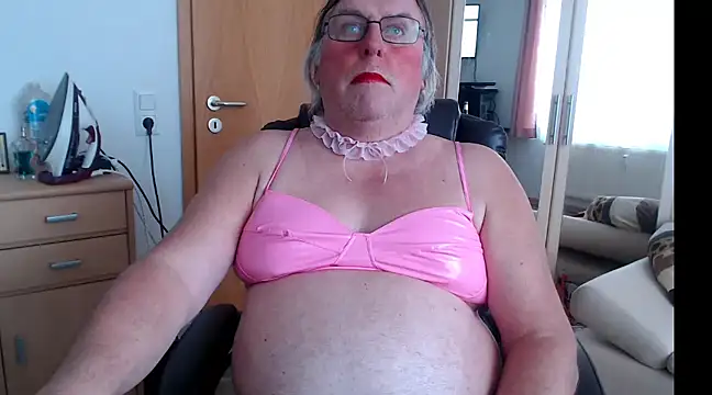 Snapshot of Sissygera chatting on 01-11-25, 11:45 Sissygera online show from 01-11-25, 11:45