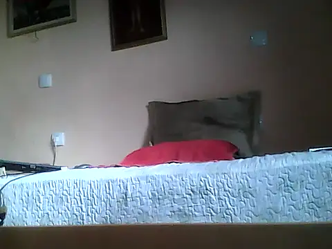 Snapshot of bartolik06 chatting on 10-10-25, 11:20 bartolik06 online show from 10-10-25, 11:20