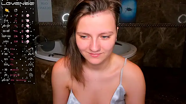 Snapshot of MelindaTin chatting on 12-07-24, 04:20 MelindaTin online show from 12-07-24, 04:20