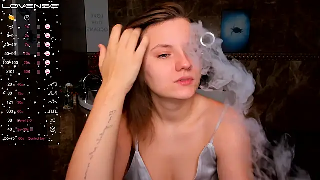 Snapshot of MelindaTin chatting on 12-11-24, 01:47 MelindaTin online show from 12-11-24, 01:47