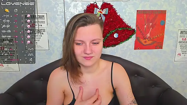 Snapshot of MelindaTin chatting on 12-21-24, 08:18 MelindaTin online show from 12-21-24, 08:18