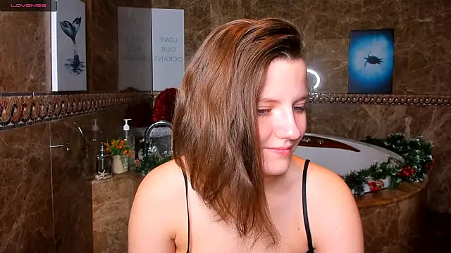 Snapshot of MelindaTin chatting on 12-27-24, 01:22 MelindaTin online show from 12-27-24, 01:22