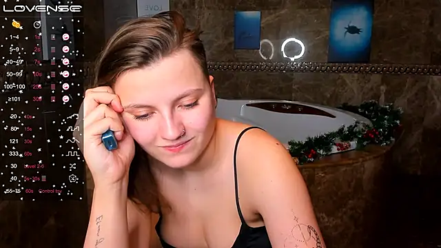 Snapshot of MelindaTin chatting on 12-27-24, 07:29 MelindaTin online show from 12-27-24, 07:29