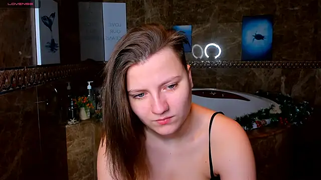 Snapshot of MelindaTin chatting on 12-30-24, 01:26 MelindaTin online show from 12-30-24, 01:26