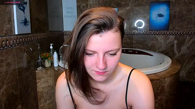 Snapshot of MelindaTin chatting on 01-31-25, 01:11 MelindaTin online show from 01-31-25, 01:11