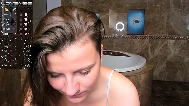 Snapshot of MelindaTin chatting on 02-05-25, 04:48 MelindaTin online show from 02-05-25, 04:48