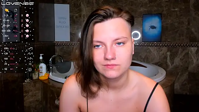 Snapshot of MelindaTin chatting on 02-09-25, 12:49 MelindaTin online show from 02-09-25, 12:49