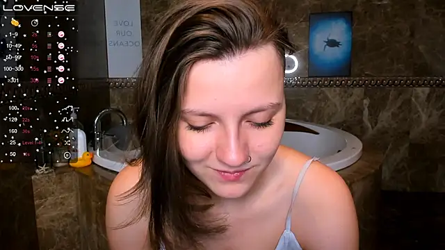 Snapshot of MelindaTin chatting on 02-14-25, 01:13 MelindaTin online show from 02-14-25, 01:13