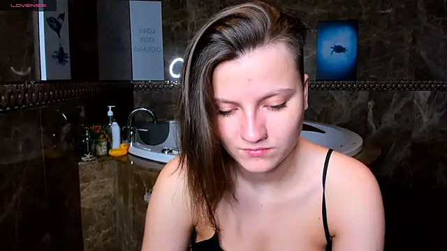 Snapshot of MelindaTin chatting on 02-21-25, 12:16 MelindaTin online show from 02-21-25, 12:16