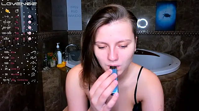 Snapshot of MelindaTin chatting on 03-13-25, 01:54 MelindaTin online show from 03-13-25, 01:54