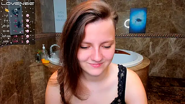 Snapshot of MelindaTin chatting on 09-09-25, 01:05 MelindaTin online show from 09-09-25, 01:05