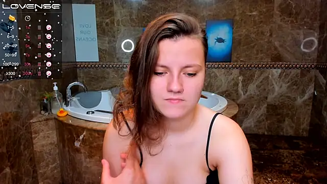 Snapshot of MelindaTin chatting on 09-26-25, 01:09 MelindaTin online show from 09-26-25, 01:09