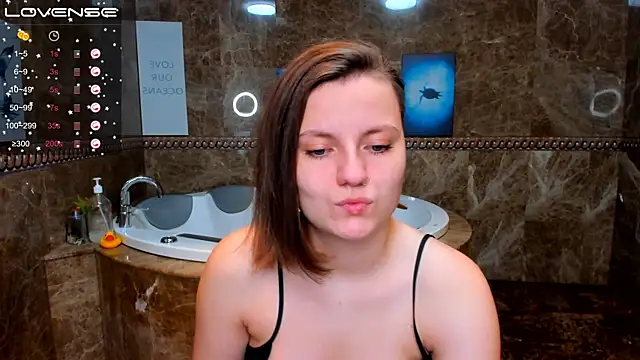 Snapshot of MelindaTin chatting on 10-01-25, 01:00 MelindaTin online show from 10-01-25, 01:00