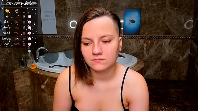 Snapshot of MelindaTin chatting on 10-07-25, 01:25 MelindaTin online show from 10-07-25, 01:25