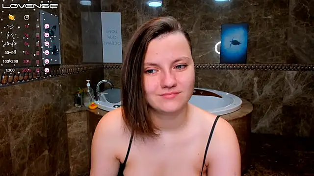 Snapshot of MelindaTin chatting on 10-19-25, 12:11 MelindaTin online show from 10-19-25, 12:11