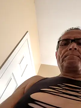 Snapshot of bobby69cock chatting on 11-16-25, 09:42 bobby69cock online show from 11-16-25, 09:42