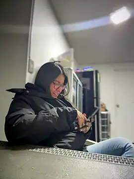 Ixchel Anaid online show from 09-15-25, 01:05