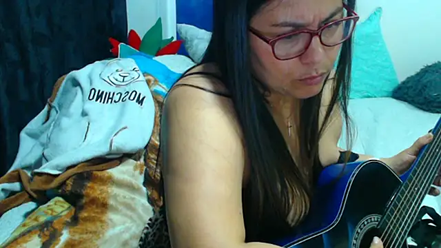 Ixchel Anaid online show from 10-19-25, 02:23