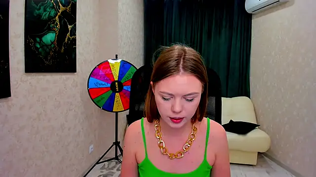 Strawberrye online show from 03-12-25, 09:44