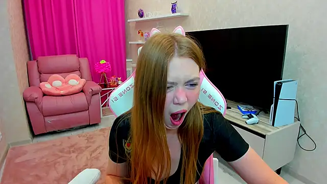 Strawberrye online show from 10-17-25, 03:31