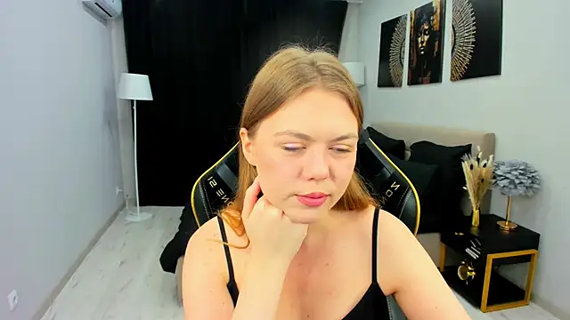 Strawberrye online show from 11-11-25, 03:39