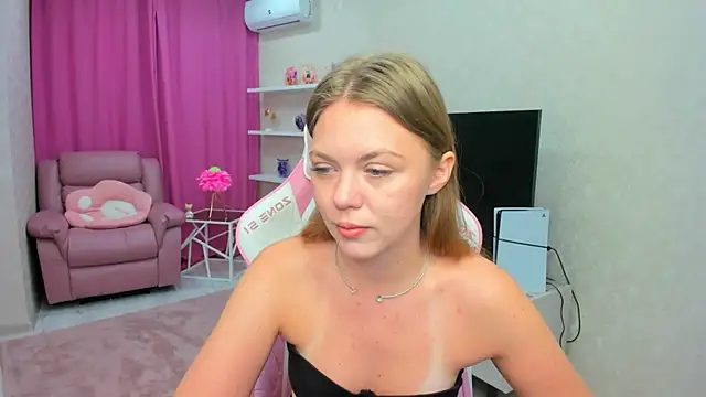 Strawberrye online show from 02-17-26, 03:14