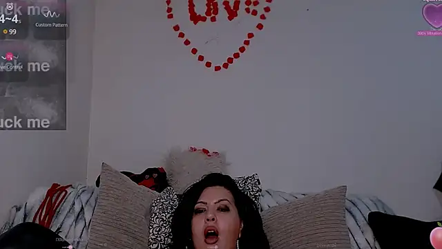 UrNaughtyGfMilf online show from 03-16-25, 08:10