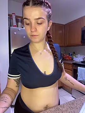 Snapshot of joeystaciee chatting on 05-20-26, 03:29 joeystaciee online show from 05-20-26, 03:29