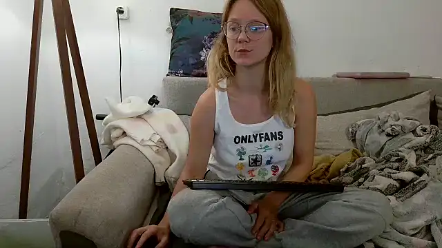 little-leni online show from 09-27-25, 08:47