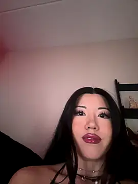 Snapshot of Amanita_Bloom chatting on 10-05-25, 02:43 Amanita Bloom online show from 10-05-25, 02:43