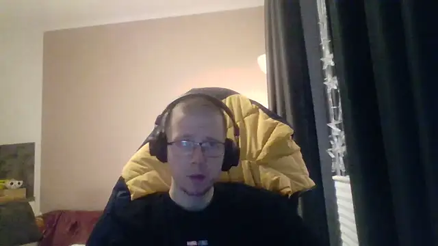 Snapshot of David250692 chatting on 10-20-25, 05:52 David250692 online show from 10-20-25, 05:52