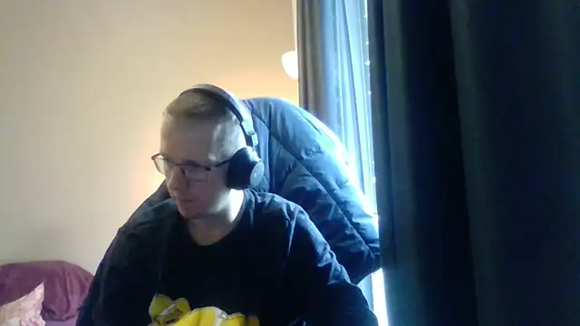 Snapshot of David250692 chatting on 10-29-25, 10:28 David250692 online show from 10-29-25, 10:28