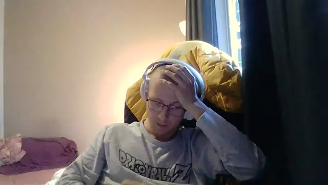 Snapshot of David250692 chatting on 11-21-25, 01:32 David250692 online show from 11-21-25, 01:32