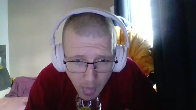 Snapshot of David250692 chatting on 11-23-25, 11:21 David250692 online show from 11-23-25, 11:21