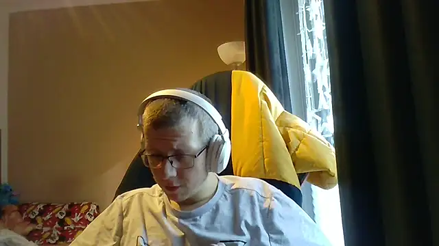 Snapshot of David250692 chatting on 12-16-25, 12:54 David250692 online show from 12-16-25, 12:54