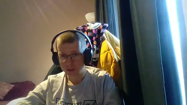 David250692 online show from 12-18-25, 01:06