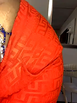 CurvyDesire1 online show from 10-29-25, 09:44