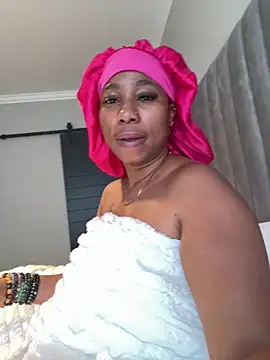 Snapshot of CurvyDesire1 chatting on 05-12-26, 06:43 CurvyDesire1 online show from 05-12-26, 06:43