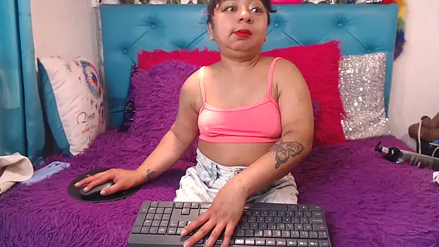 SARAWILLS online show from 04-23-26, 02:19