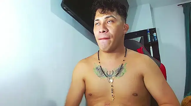 Snapshot of boyhot23x chatting on 12-29-24, 01:56 boyhot23x online show from 12-29-24, 01:56