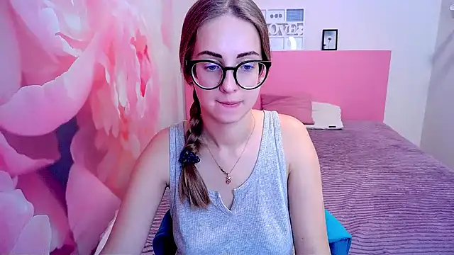 Snapshot of AliceAdams chatting on 12-13-24, 11:13 AliceAdams online show from 12-13-24, 11:13