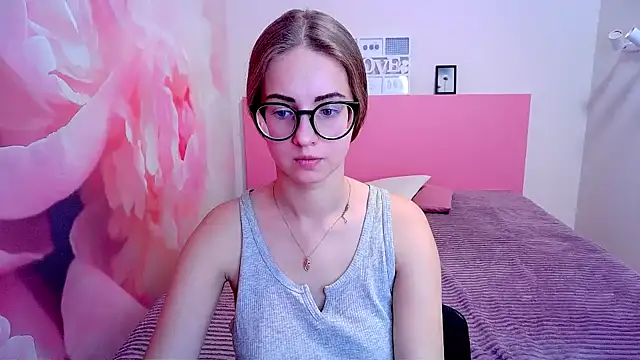 Snapshot of AliceAdams chatting on 12-16-24, 07:26 AliceAdams online show from 12-16-24, 07:26