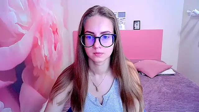 Snapshot of AliceAdams chatting on 12-17-24, 04:21 AliceAdams online show from 12-17-24, 04:21