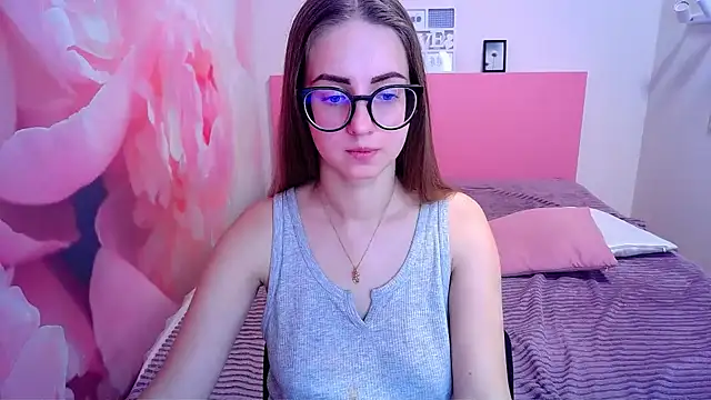 Snapshot of AliceAdams chatting on 01-13-25, 07:32 AliceAdams online show from 01-13-25, 07:32